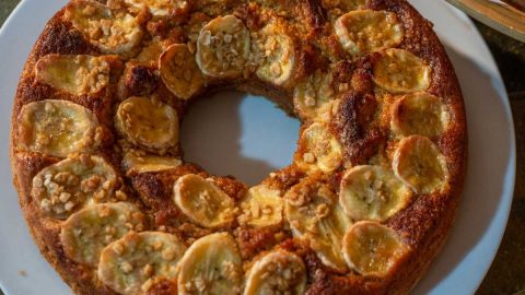 Torta de Banano Esponjosa Sin Horno | Yumly Food
